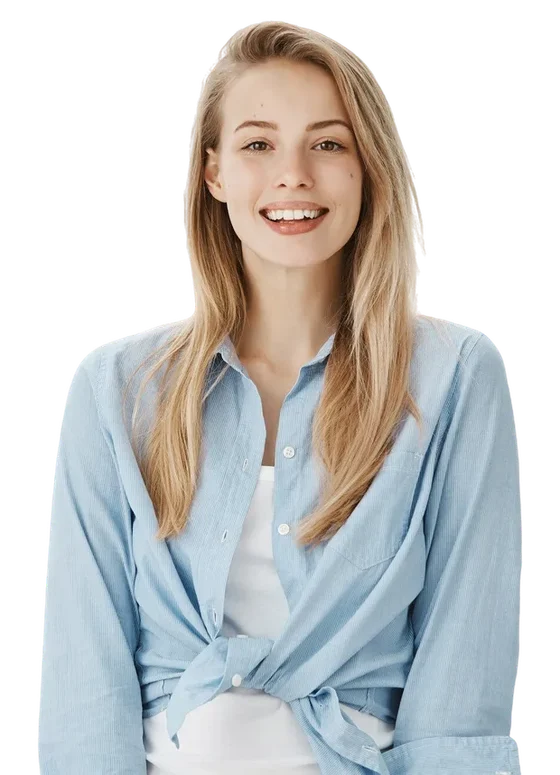 Улыбающаяся пациентка клиники DentalQ
